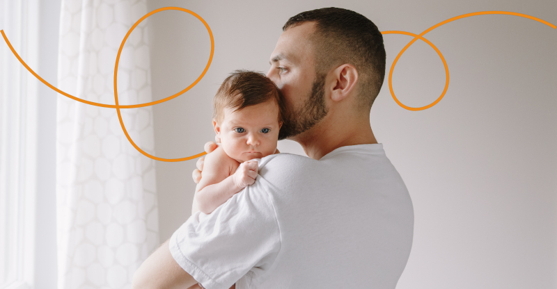 pai com bebê no colo